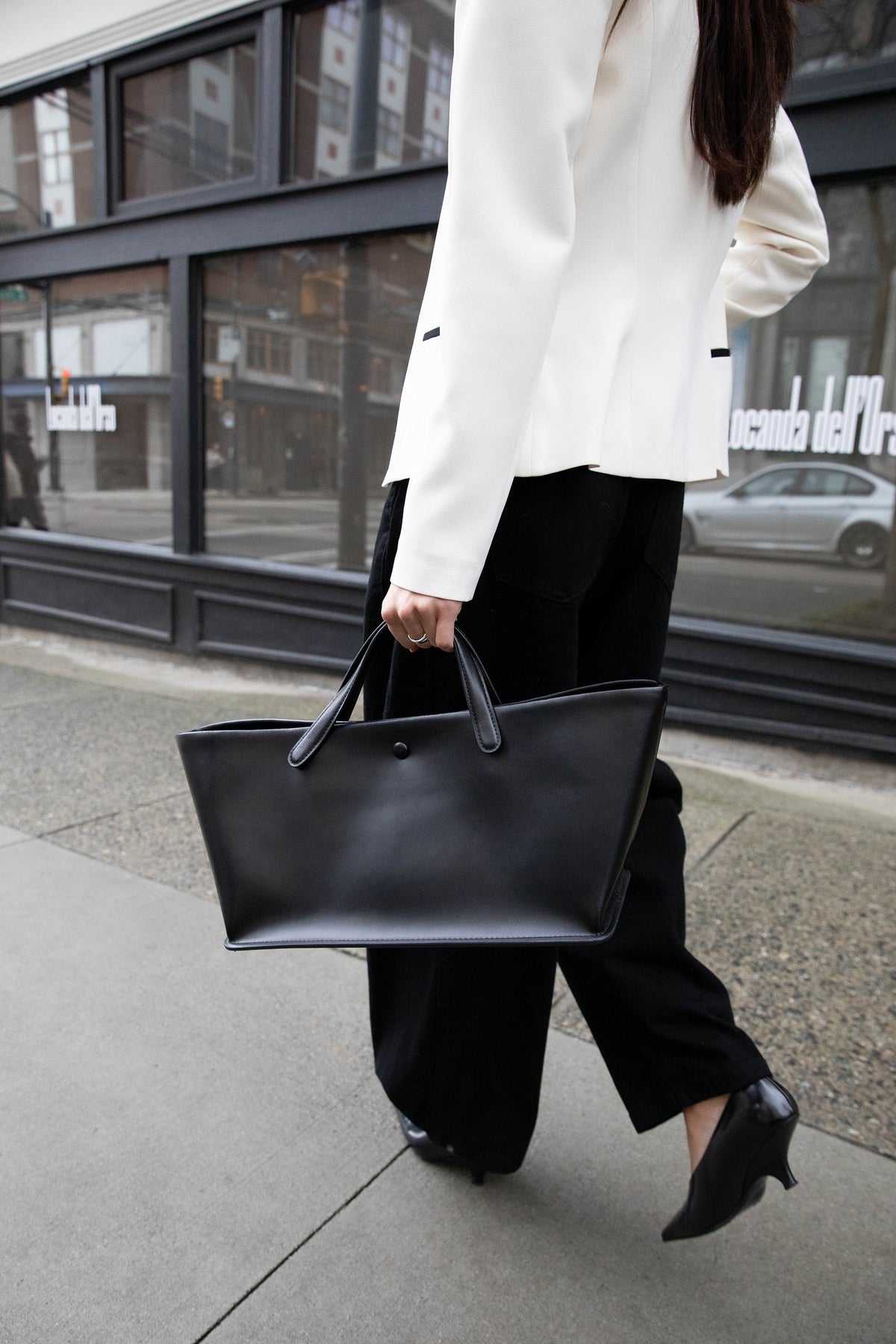 STRUCTURED LEATHER HANDBAG