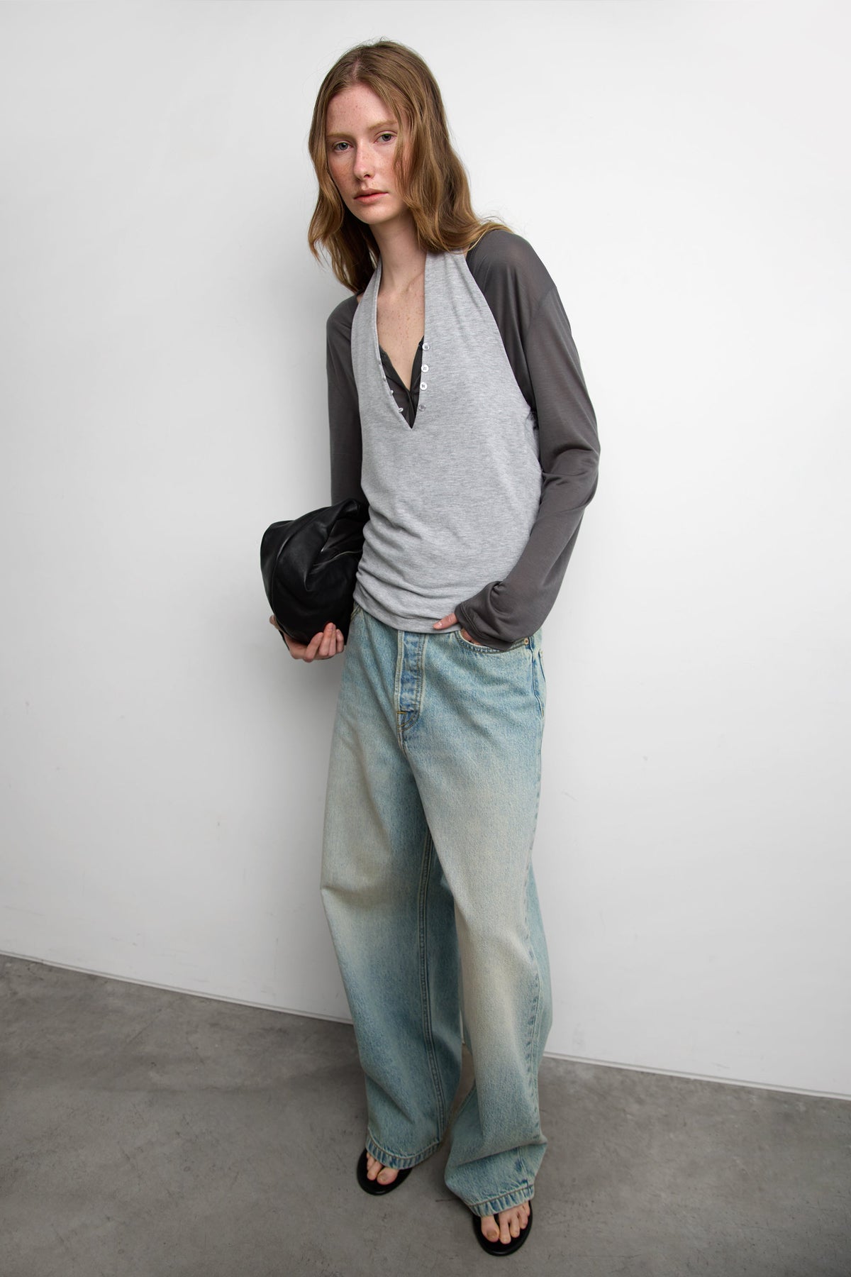 LIGHT WASH MID-RISE WIDE LEG JEAN