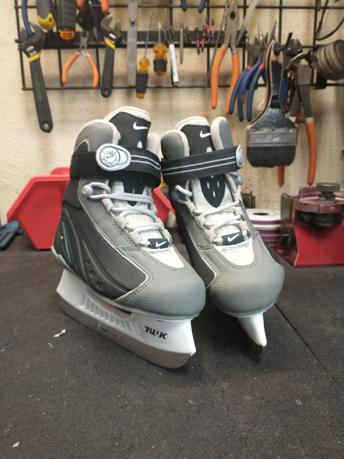 Nike Ice Skates Size Youth 1