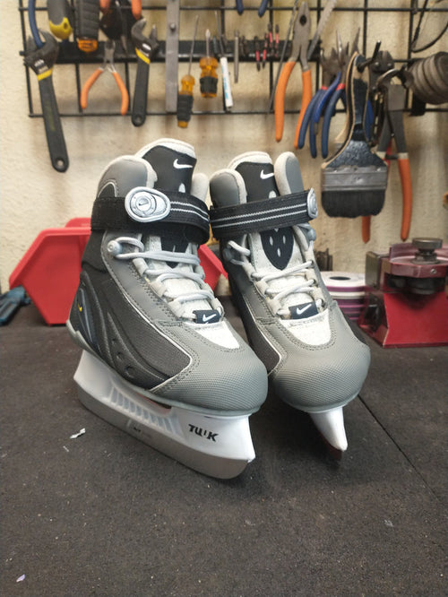 Nike Ice Skates Size Youth 1