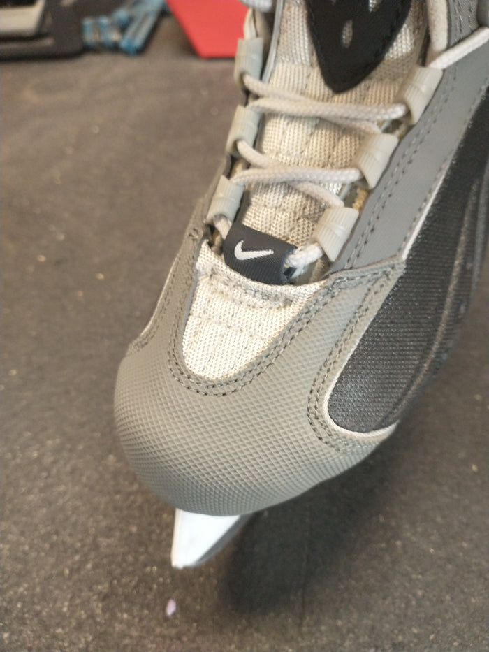 Nike Ice Skates Size Youth 1